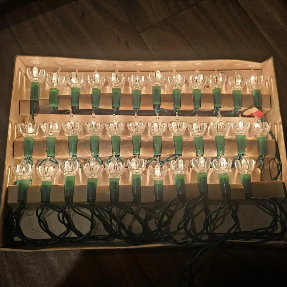 VTG White Clear Tulip Christmas Lights Reflectors Green Cord‎ 35 Lite Set 70s
